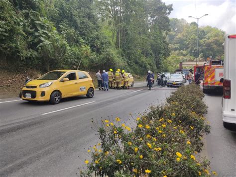 Fotos Reportaron Un Incendio Vehicular De Un Taxi Minuto