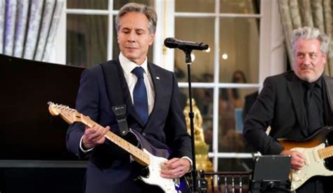 Antony Blinken covers Muddy Waters at state dinner | Guitar World