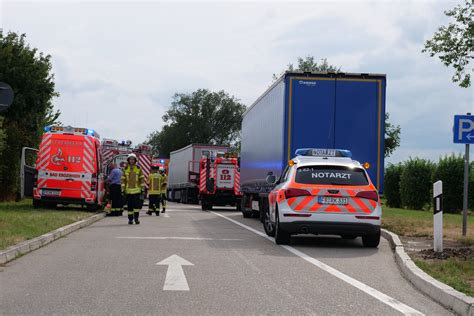 La voiture s encastre sous le camion 4 blessés Vidéo Perception