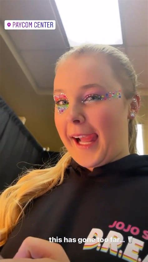 Jojo Siwa Officially Comes Out As Lgbtq After Dropping Hints With Best Gay Cousin Ever Tee Shirt