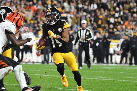 Steelers Use Big Plays To Bury Bengals Reuters