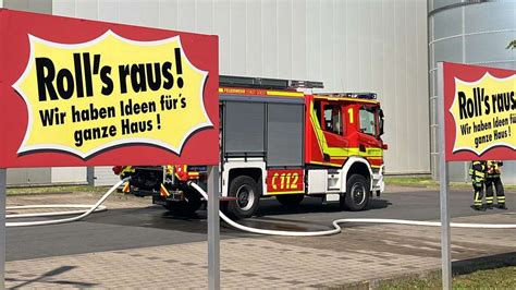 Brand bei Möbel Roller in Soest Feuerwehr an der Werler Landstraße im