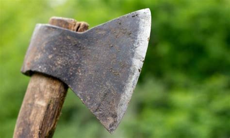 Hatchet vs Axe – Camping, Bushcraft & Survival Tools