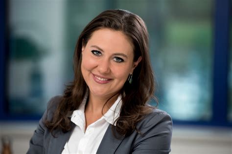 Wirtschaftszeit Katharina Holzinger Ist Neue Pressesprecherin Der ZKW