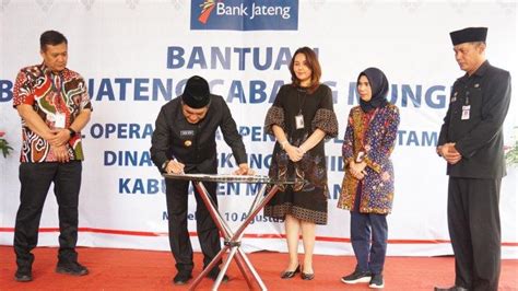 Pemkab Magelang Terima Batuan Hibah Satu Unit Mobil Untuk Operasional