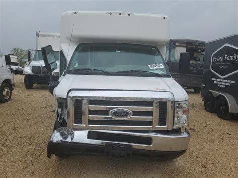 Ford Econoline E Super Duty Cutaway Van Photos Ks Kansas