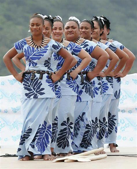 Beautiful Samoan sisters | Samoan women, Samoan dress, Polynesian dress