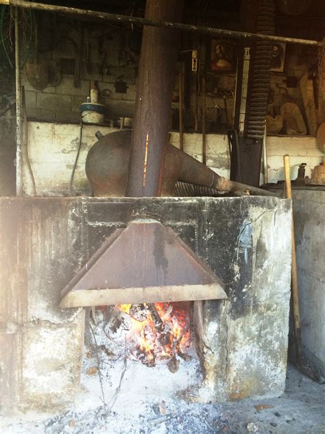 Raki brennen nach kretischer Tradition