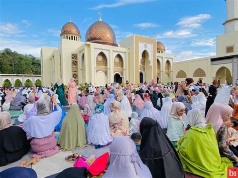 Islamic Center Padang Panjang Membludak Perantau Kagum Dengan