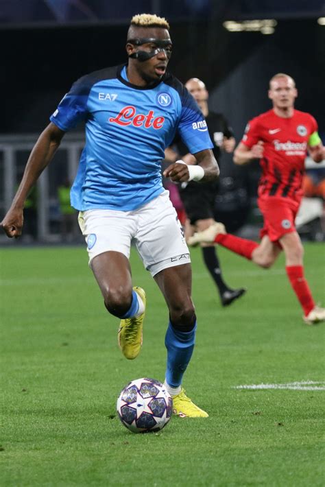 Strapotere Osimhen Il Napoli Batte 3 0 L Eintracht E Scrive La Storia