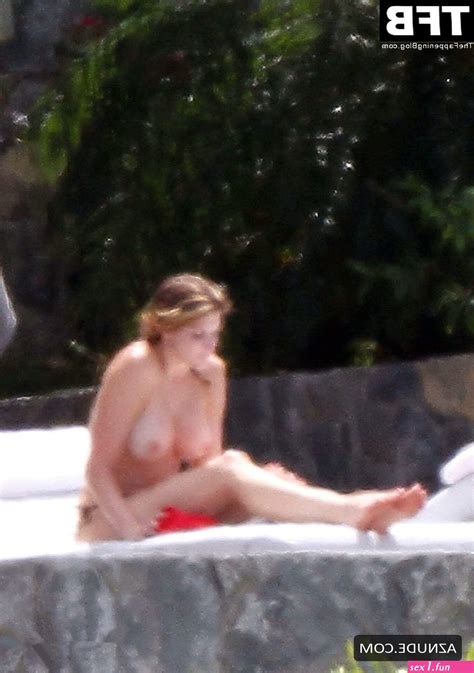 Stephanie Seymour Nip Slip Click Pic For More Free Sex Photos And