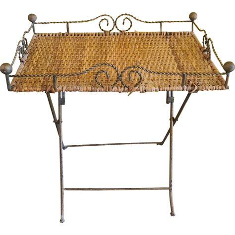 Mesa auxiliar plegable de ratán vintage Francia 1900