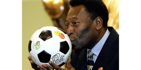 Côte dOr Pelé les Brésiliens de Côte dOr pleurent leur idole