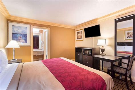 Comfortable and Affordable Hotel Rooms in Birmingham - Parkway Inn ...