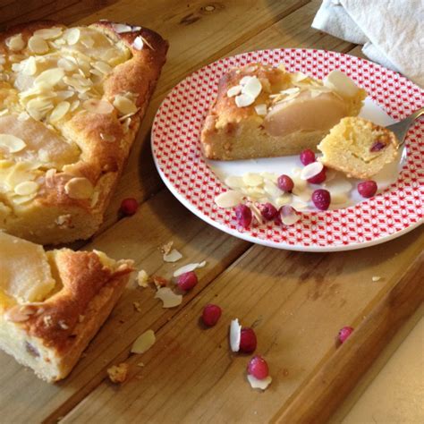 Lilly Pilly & Almond Slice - Outback Chef