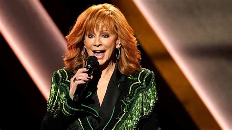 Reba McEntire Releases New Acoustic Album Not That Fancy