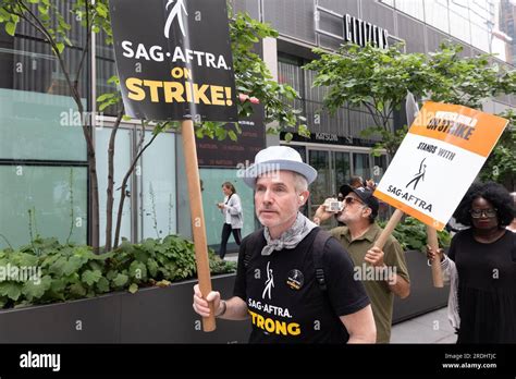 New York New York Usa St July Striking Screen Actors Guild