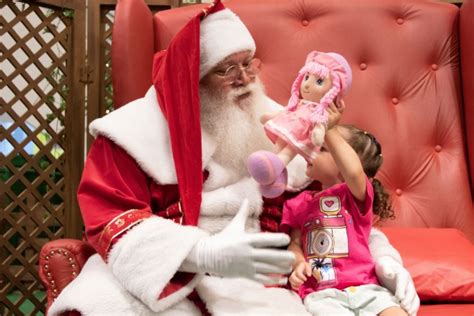 Vida de Papai Noel quando a chegada é de moto e não pela chaminé