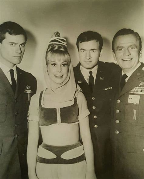 Season 1cast Photo For I Dream Of Jeannie With Larry Hagman Barbara