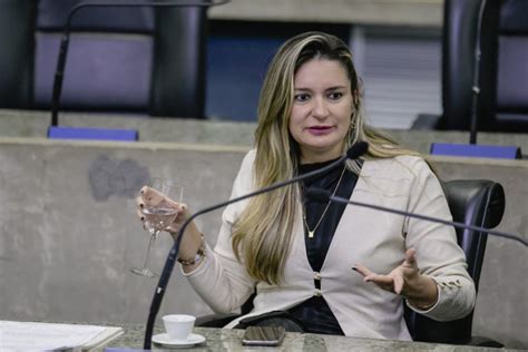 Quem é Augusta Brito suplente que pode assumir vaga de Camilo Santana