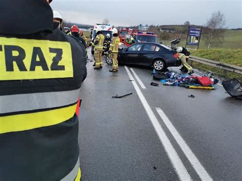 Tragiczny wypadek w Lniskach Jedna ofiara śmiertelna trzy osoby ranne