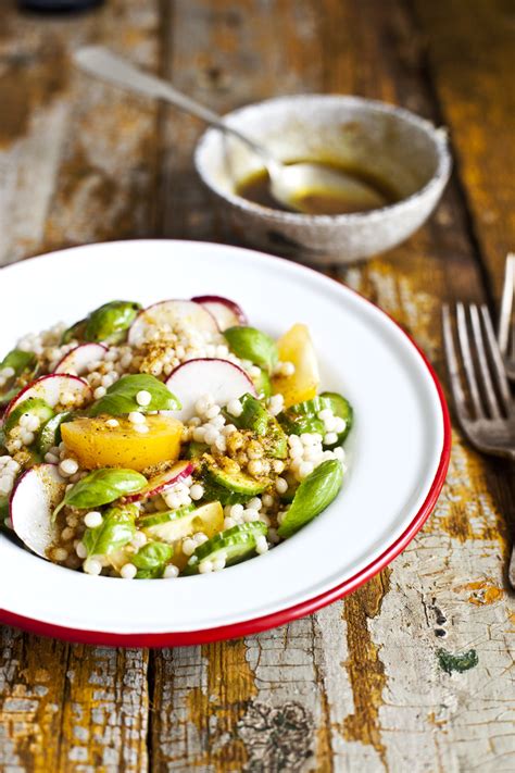 Salade de couscous israélien vinaigrette au curcuma Emilie Murmure