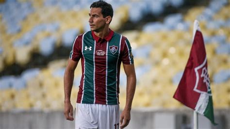 100 dias de Ganso gol de barriga assistência solitária e dinamismo no