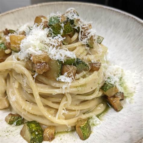 Spaghetti Alla Nerano Ricetta Tradizionale Primo Piatto Lapassionefalochef It