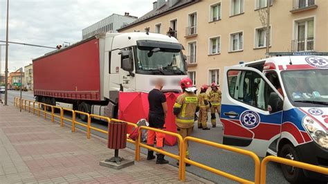 Śmiertelny wypadek w Strzelcach Opolskich Ciężarówka przejechała mężczyznę