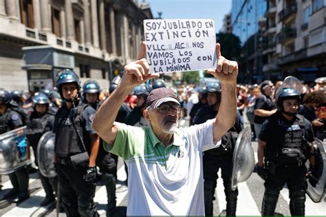 Concluye La Huelga General En Argentina Contra Las Reformas Curadas