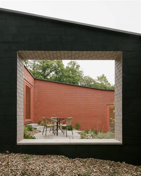 Bovenbouw Architectuur Designs Black Brick Bazel Home On Sloping