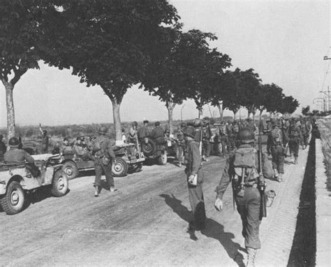 Photo Us Troops Marching Along Highway 6 Toward Rome Italy Jun 1944