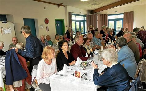 Repas Des Anciens Cent Cinquante Convives Au Restaurant Scolaire Le