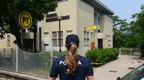 Sgominata La Banda Che Rapinava Gli Uffici Postali Il Piccolo