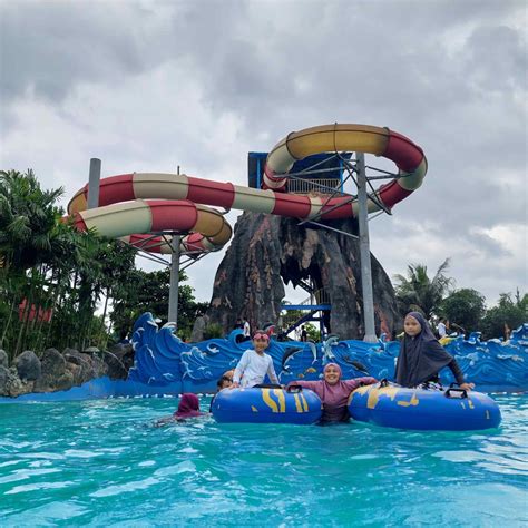 Top 8 Wisata Waterpark Kolam Renang Karawang Terbaru 2025