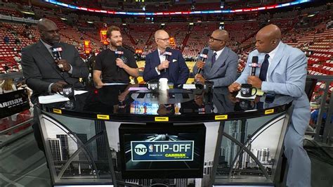 Shaquille ONeal Dances Over To Charles Barkley Over A Hockey Timeout