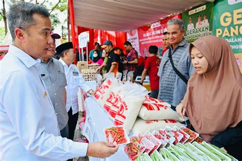 Pj Gubernur Jabar Cek Gelar Pangan Murah Di Cianjur