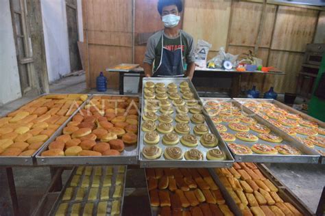 Usaha Produksi Roti Mulai Bangkit Di Tengah Covid 19 Antara Foto