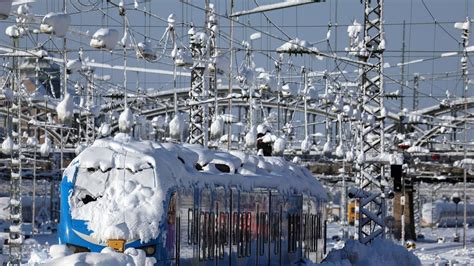 Verkehr Nach Wintereinbruch Eingeschr Nkter Zugverkehr In Bayern