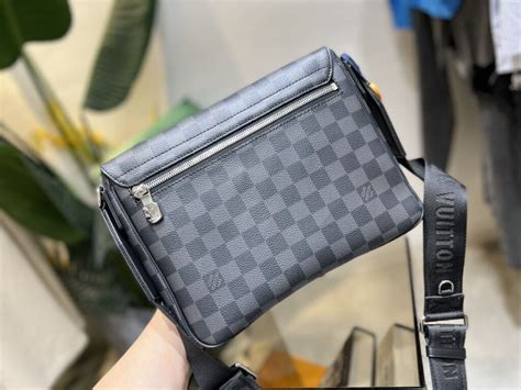 Túi đeo LV District PM Messenger Bag Damier Graphite siêu cấp like auth