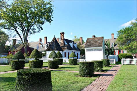 Manicured Gardens Of Colonial Williamsburg Virginia Photograph By