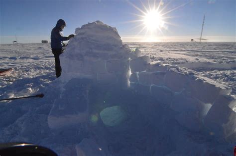 antarctica.kuotiong.net: Building an Igloo