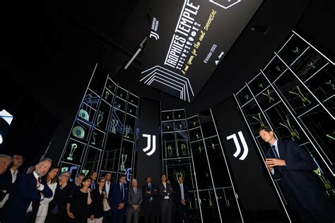 La Juve Inaugura Il Tempio Dei Trofei In Mostra Tutte Le Coppe Del Club