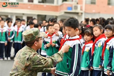 国防教育进校园 爱国种子植心田 大陆军事 华夏经纬网