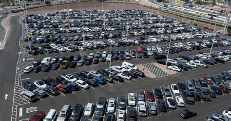 Parking nearly full at Las Vegas airport, officials warn