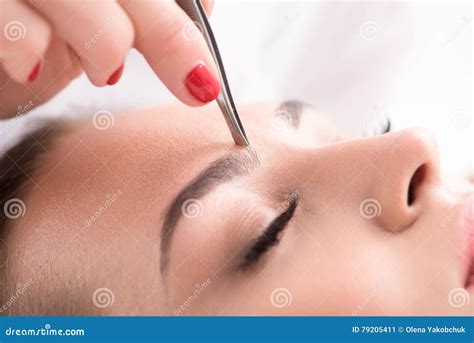 Skillful Cosmetician Tweezing Client Brows Stock Image Image Of Brow