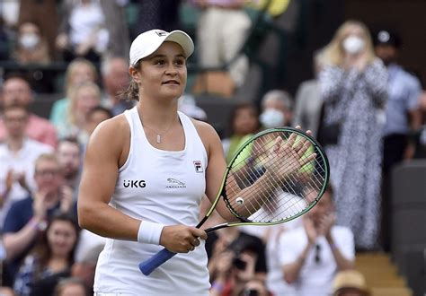 Ash Barty Parents Watch Wimbledon - Merle Curry