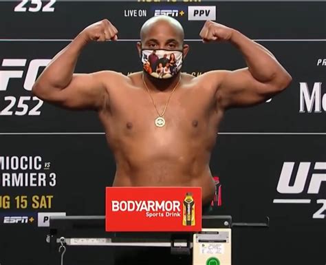 Daniel Cormier coming in 236lbs : r/MMA