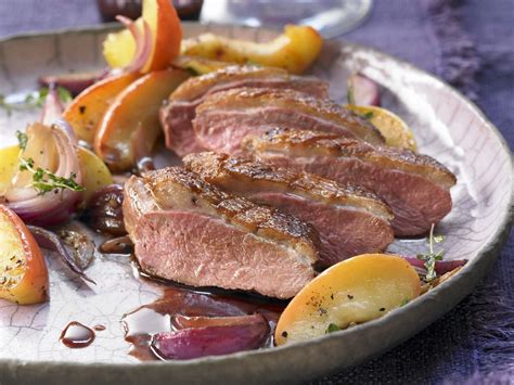 Ente mit Äpfeln und Zwiebeln Rezept EAT SMARTER