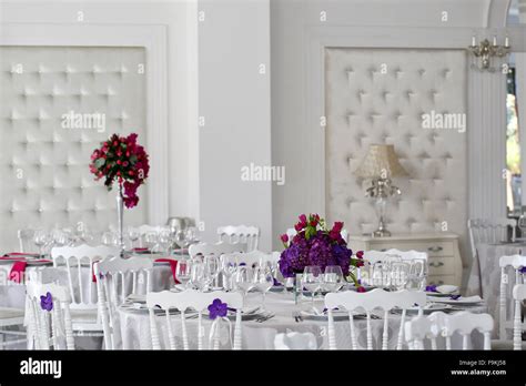 Elegant Wedding Table Arrangement Stock Photo Alamy